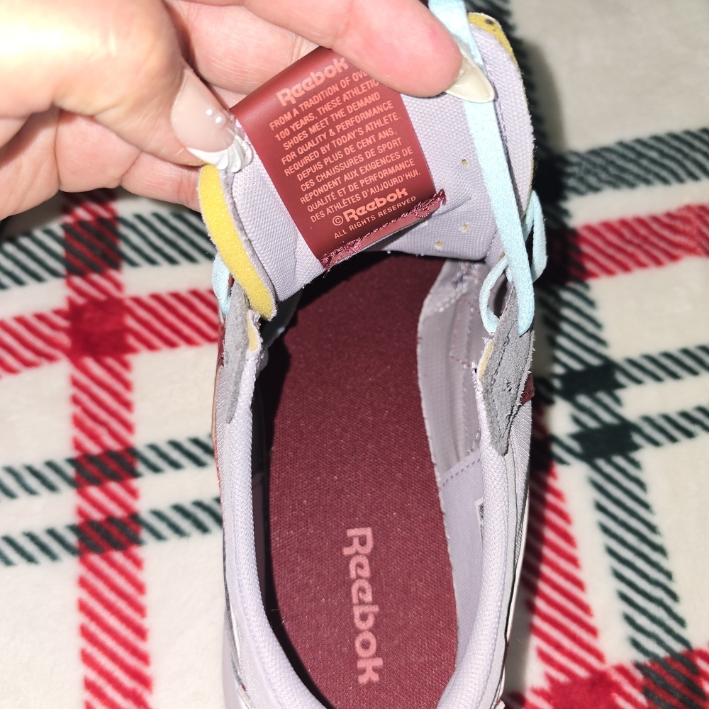 Reebok Women's Sneakers in Gray, Red, and Blue - Picture 5 of 9